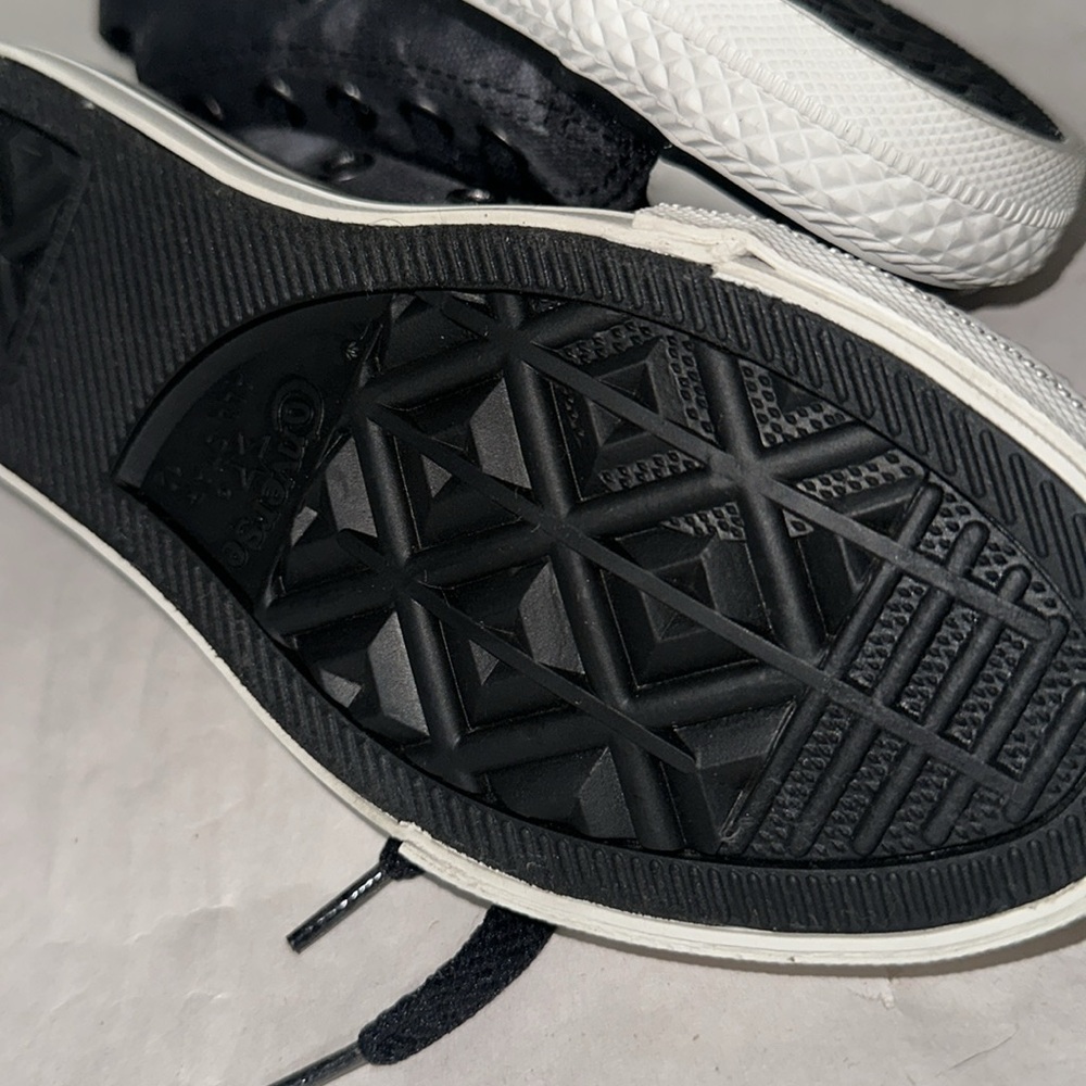 CONVERSE: CHUCK TAYLOR LOW TOP. Grey & Black Denim/ White & Black sole. Kids 12. - Picture 10 of 11